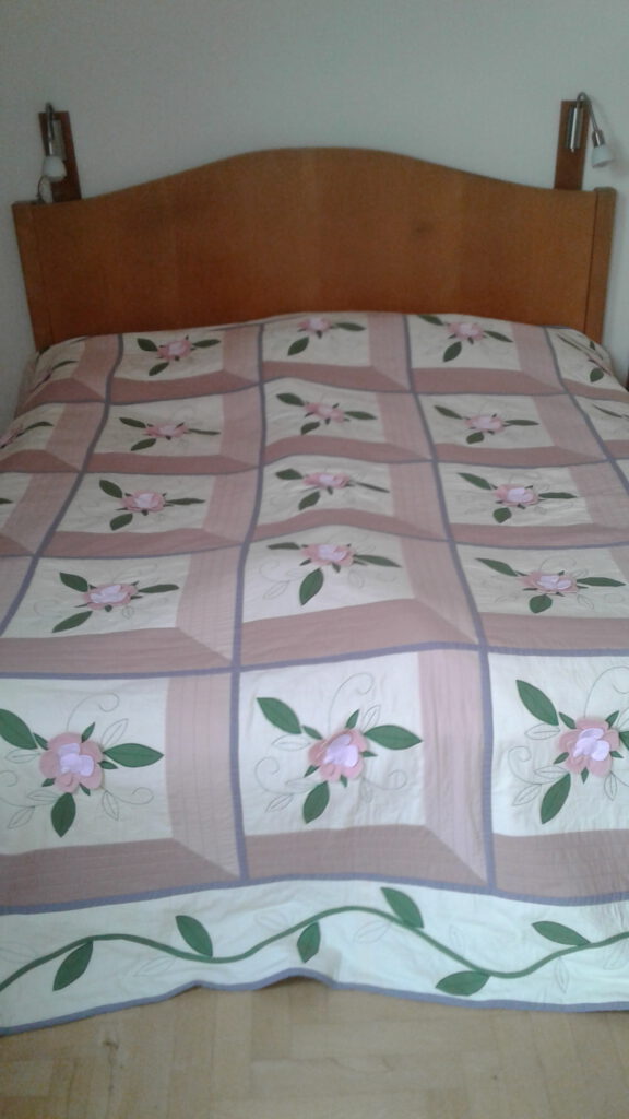 Rózsás ágytakaró